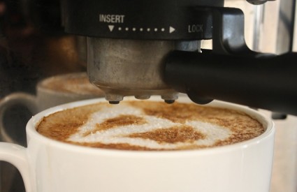 Aparat za espresso kavu na kapsule