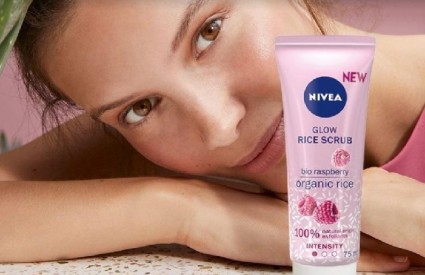 Nivea Glow piling od riže