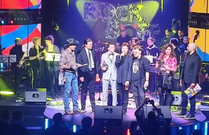 Veliki prasak godine - Smrdljivi Martini!