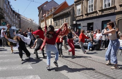 QART: CONNECT IN DANCE