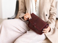 Ženske torbe - funkconalni dodatak i elegantna bordo torba za svaku ženu