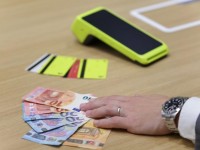 Gotovina ili kartica: čime je pametnije plaćati? 